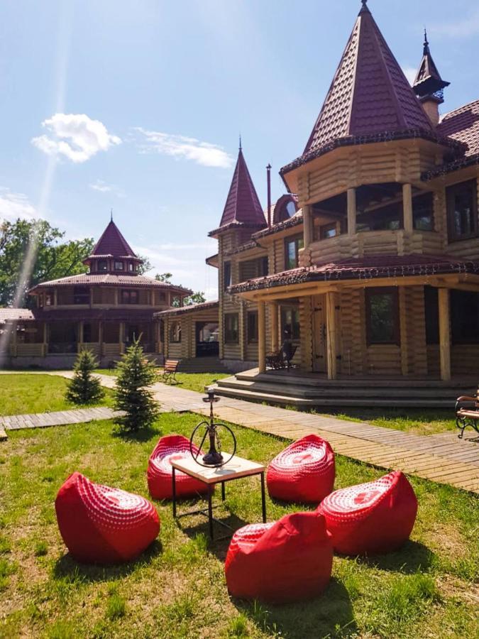 Загородный Комплекс Fort Pirnov Park Pirnove Buitenkant foto
