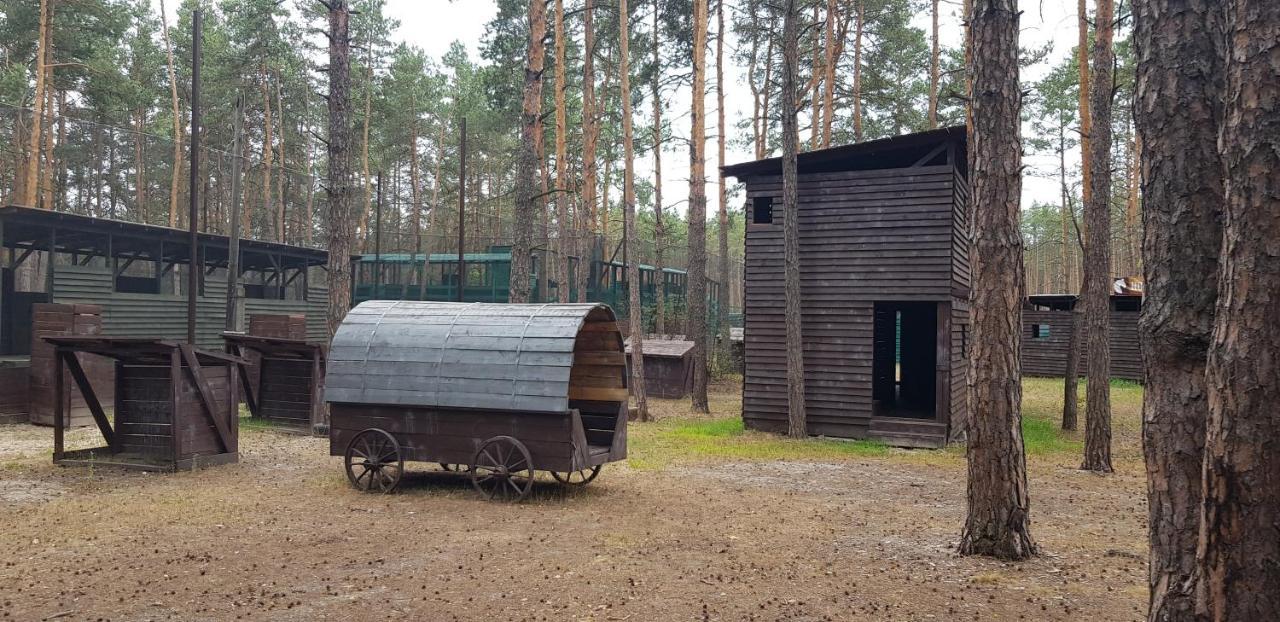 Загородный Комплекс Fort Pirnov Park Pirnove Buitenkant foto