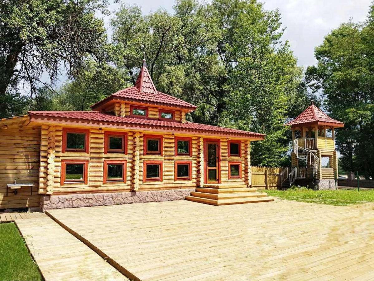 Загородный Комплекс Fort Pirnov Park Pirnove Buitenkant foto