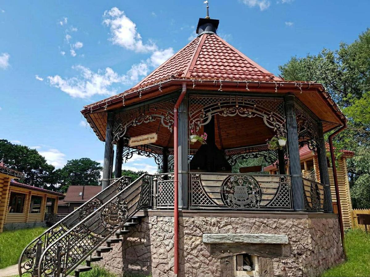 Загородный Комплекс Fort Pirnov Park Pirnove Buitenkant foto