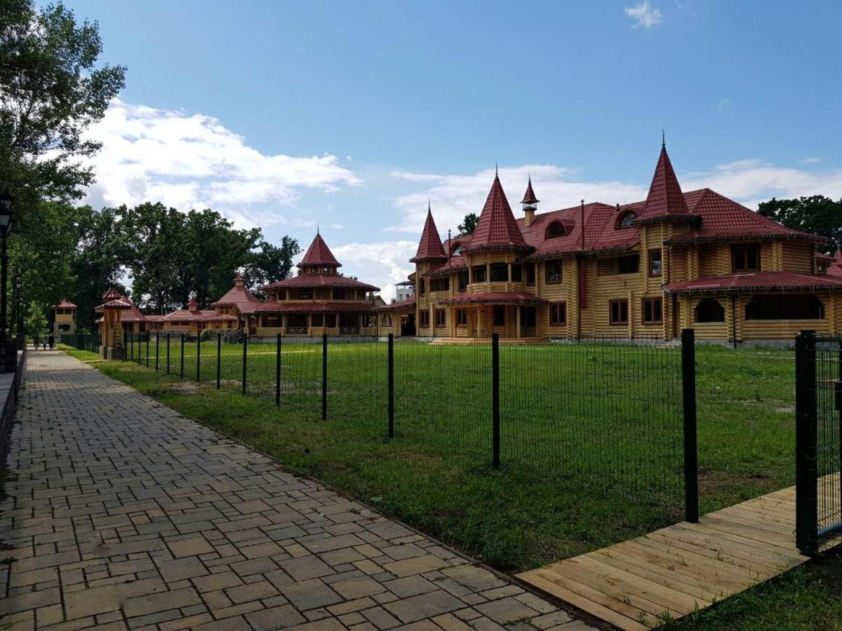 Загородный Комплекс Fort Pirnov Park Pirnove Buitenkant foto