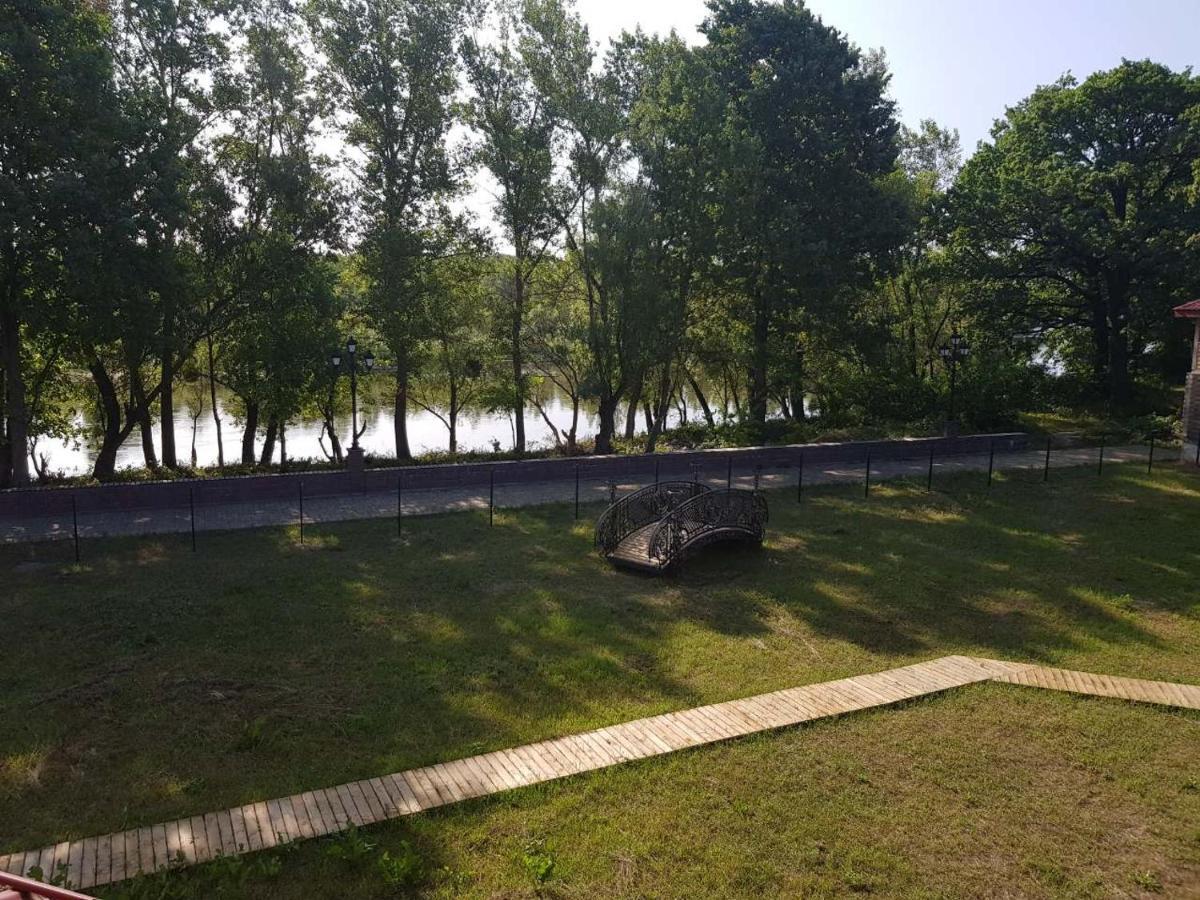 Загородный Комплекс Fort Pirnov Park Pirnove Buitenkant foto
